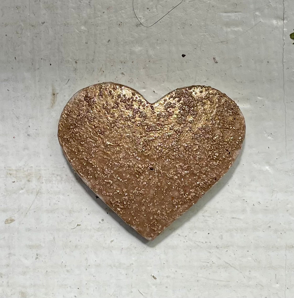 Magnet m- “GoldenHeart: Textured Beauty”